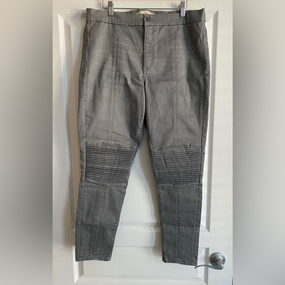 Gap 1969 True Skinny Ladies Grey Jeans with Pleated Knee - Picture 2 of 8